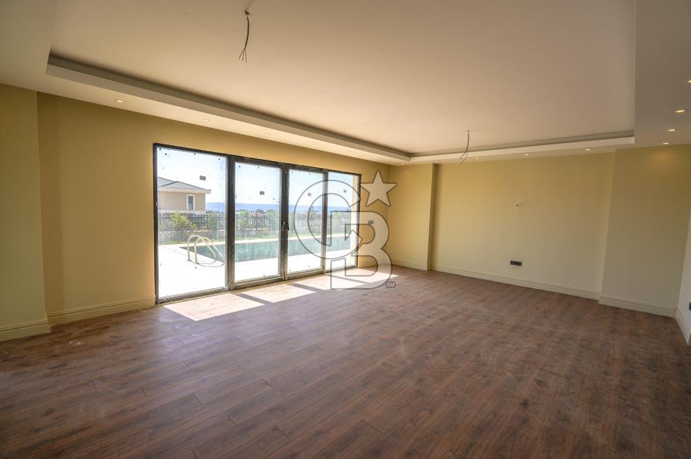 Kumburgaz'da Deniz Manzaralı,6+1, Havuzlu Tam Müstakil Villa