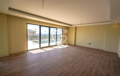 Kumburgaz'da Deniz Manzaralı,6+1, Havuzlu Tam Müstakil Villa