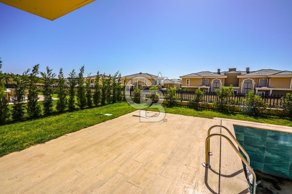 Kumburgaz'da Deniz Manzaralı,6+1, Havuzlu Tam Müstakil Villa