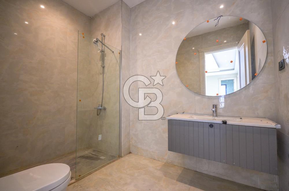 Kumburgaz'da Deniz Manzaralı,6+1, Havuzlu Tam Müstakil Villa