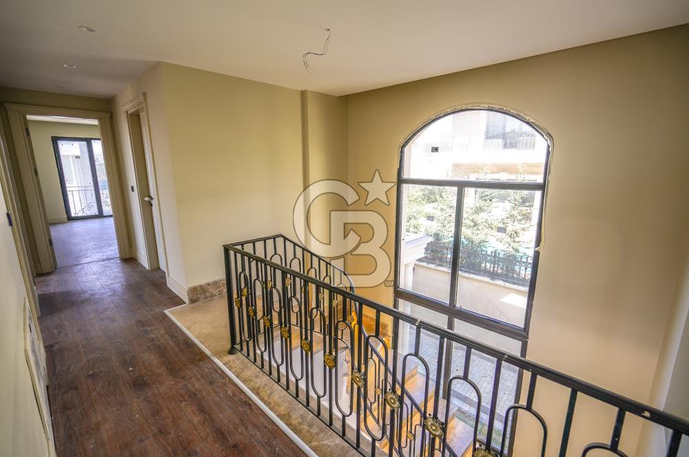 Kumburgaz'da Deniz Manzaralı,6+1, Havuzlu Tam Müstakil Villa
