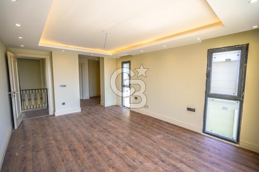 Kumburgaz'da Deniz Manzaralı,6+1, Havuzlu Tam Müstakil Villa