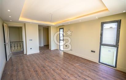 Kumburgaz'da Deniz Manzaralı,6+1, Havuzlu Tam Müstakil Villa