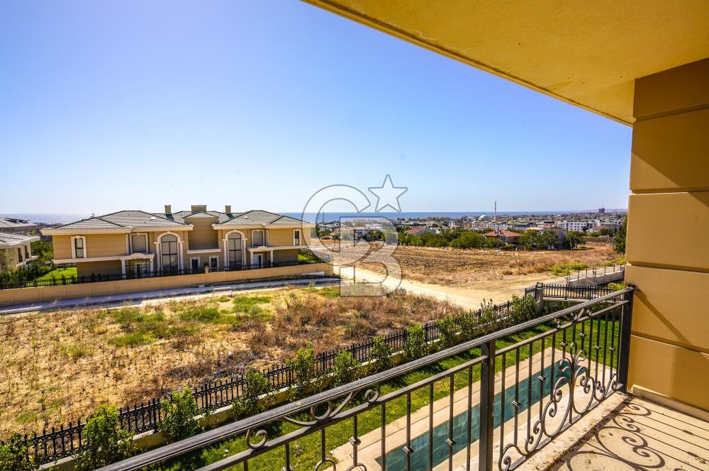 Kumburgaz'da Deniz Manzaralı,6+1, Havuzlu Tam Müstakil Villa