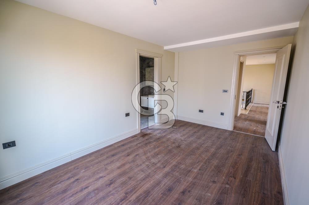Kumburgaz'da Deniz Manzaralı,6+1, Havuzlu Tam Müstakil Villa