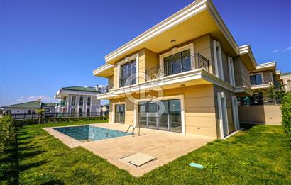 Kumburgaz'da Deniz Manzaralı,6+1, Havuzlu Tam Müstakil Villa