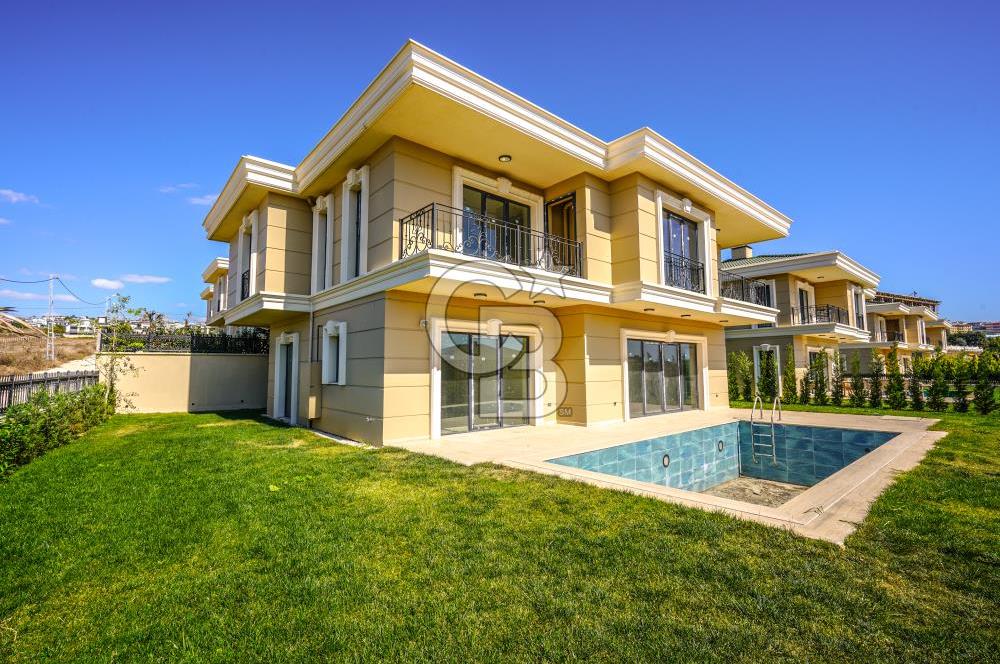 Kumburgaz'da Deniz Manzaralı,6+1, Havuzlu Tam Müstakil Villa