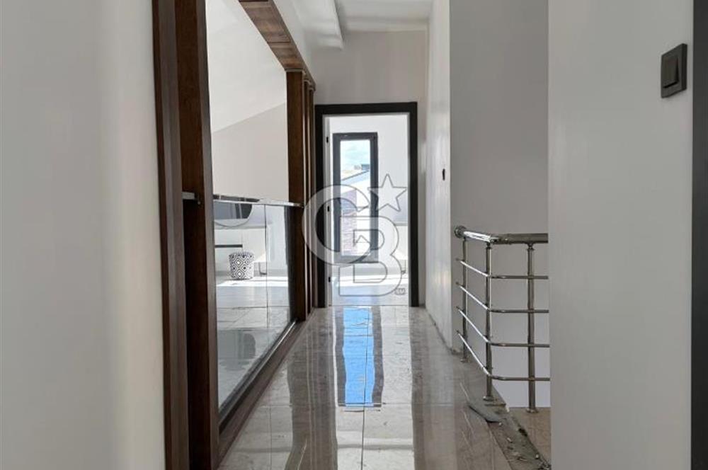 Havaalanı'na 10dk Mesafede Site İçinde Müstakil Bahçeli Villa