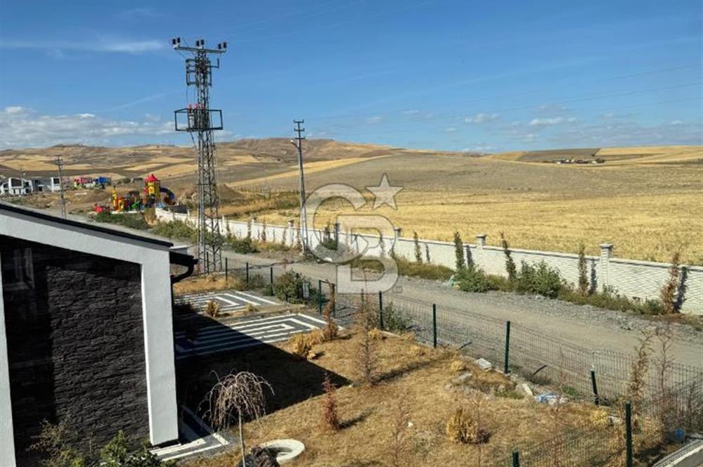 Havaalanı'na 10dk Mesafede Site İçinde Müstakil Bahçeli Villa