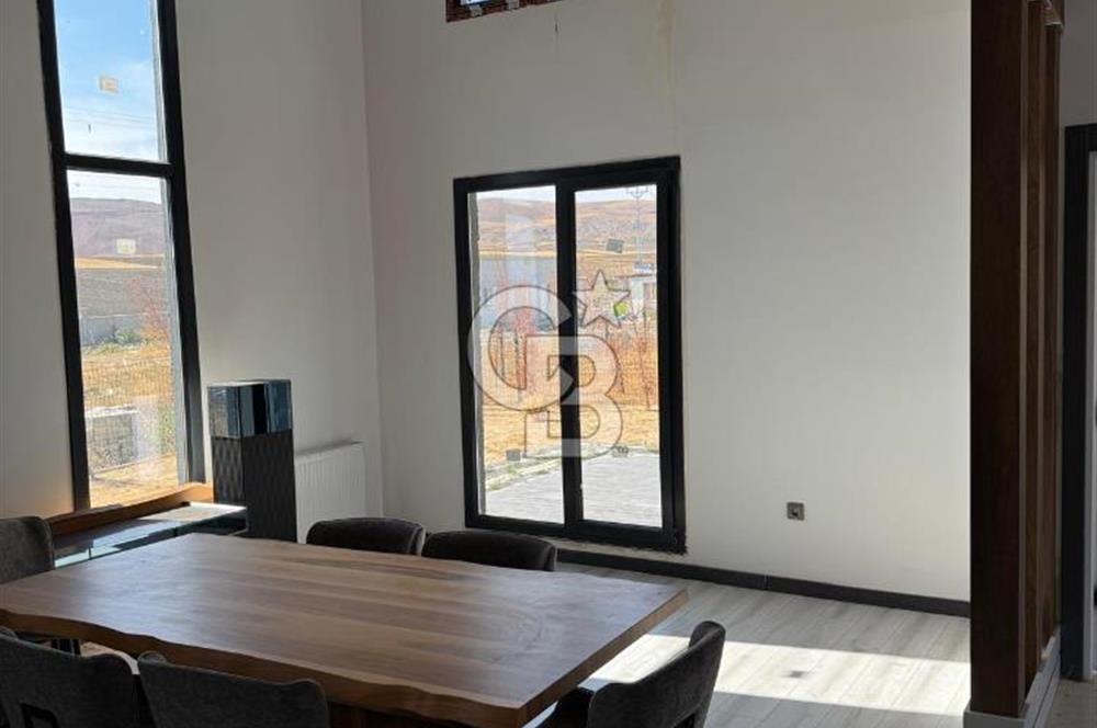 Havaalanı'na 10dk Mesafede Site İçinde Müstakil Bahçeli Villa