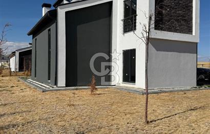 Havaalanı'na 10dk Mesafede Site İçinde Müstakil Bahçeli Villa