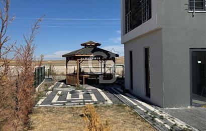 Havaalanı'na 10dk Mesafede Site İçinde Müstakil Bahçeli Villa