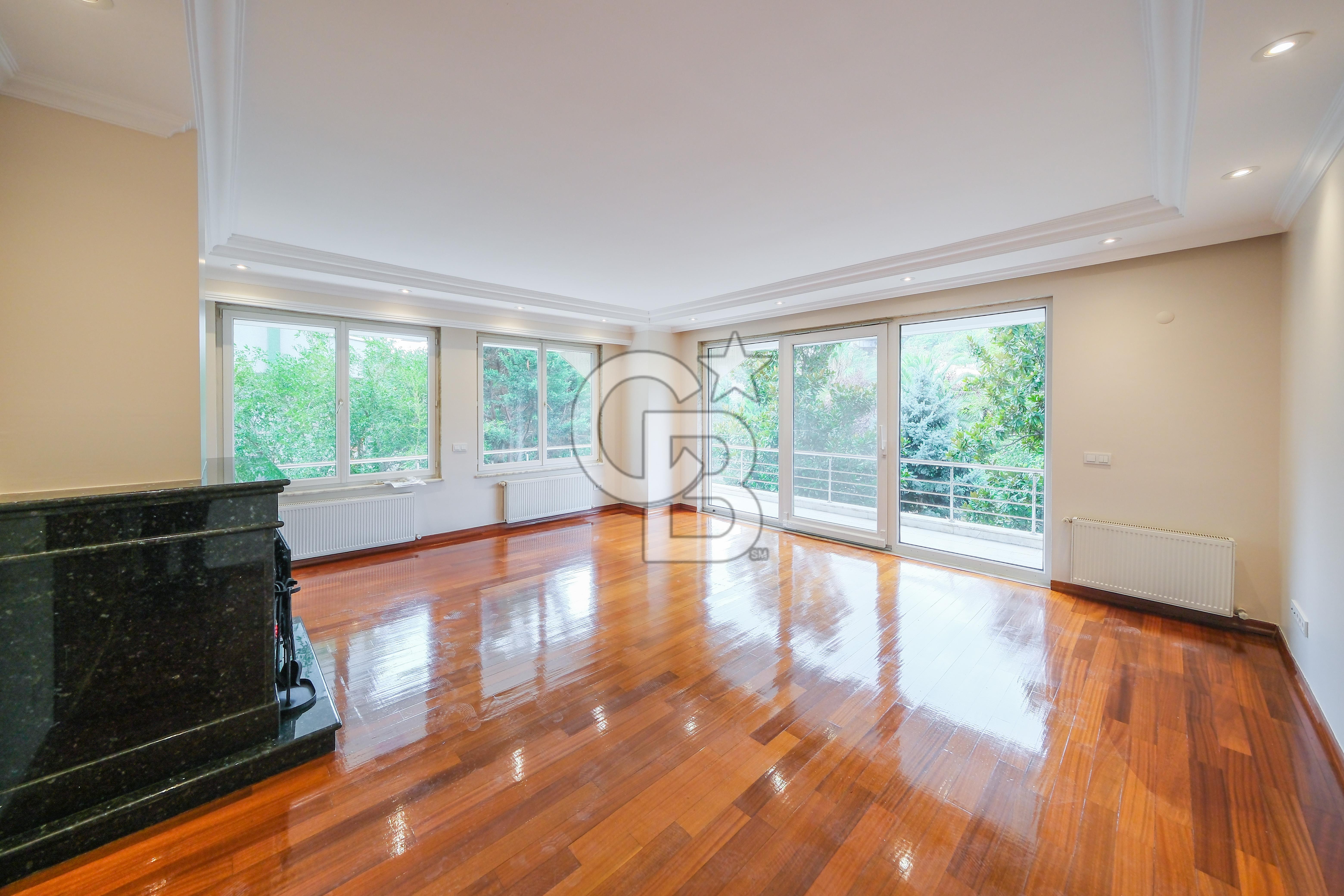 Ortaköy Ekerler Sitesi Yenilenmiş Kiralık 7+1 Bahçe Dubleks 