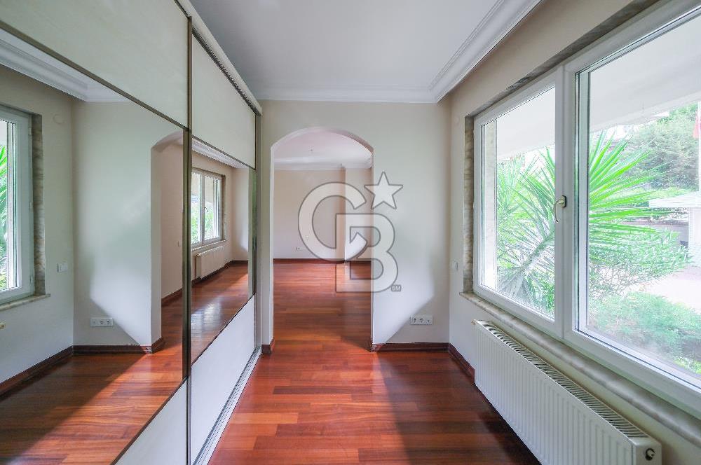 Ortaköy Ekerler Sitesi Yenilenmiş Kiralık 7+1 Bahçe Dubleks 