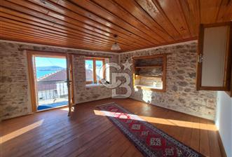 Ayvalık'ta Satılık Deniz Manzaralı Rum Evi