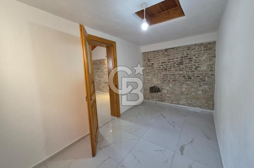 Ayvalık'ta Satılık Deniz Manzaralı Rum Evi
