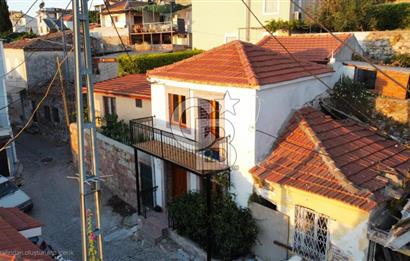 Ayvalık'ta Satılık Deniz Manzaralı Rum Evi