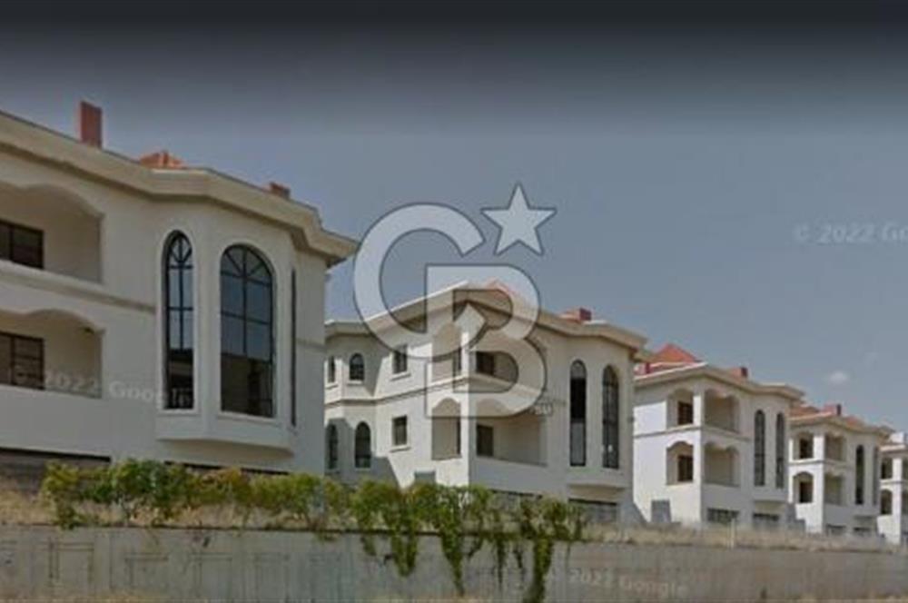 BEYSUKENT MAVİ LADİN SİTESİNDE SATILIK 5+2 VİLLA