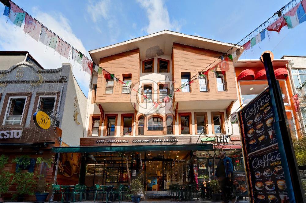 ÜSKÜDAR GASTRONOMİ SOKAĞINDA  5 KATLI TARİHİ SATILIK MÜLK 