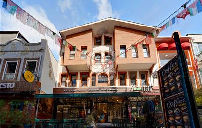 ÜSKÜDAR GASTRONOMİ SOKAĞINDA  5 KATLI TARİHİ SATILIK MÜLK 