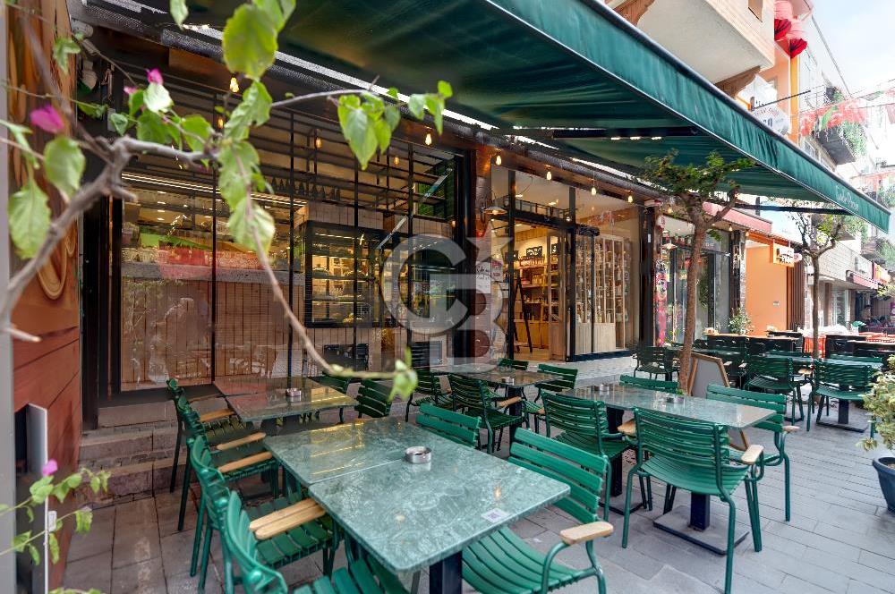 ÜSKÜDAR GASTRONOMİ SOKAĞINDA  5 KATLI TARİHİ SATILIK MÜLK 