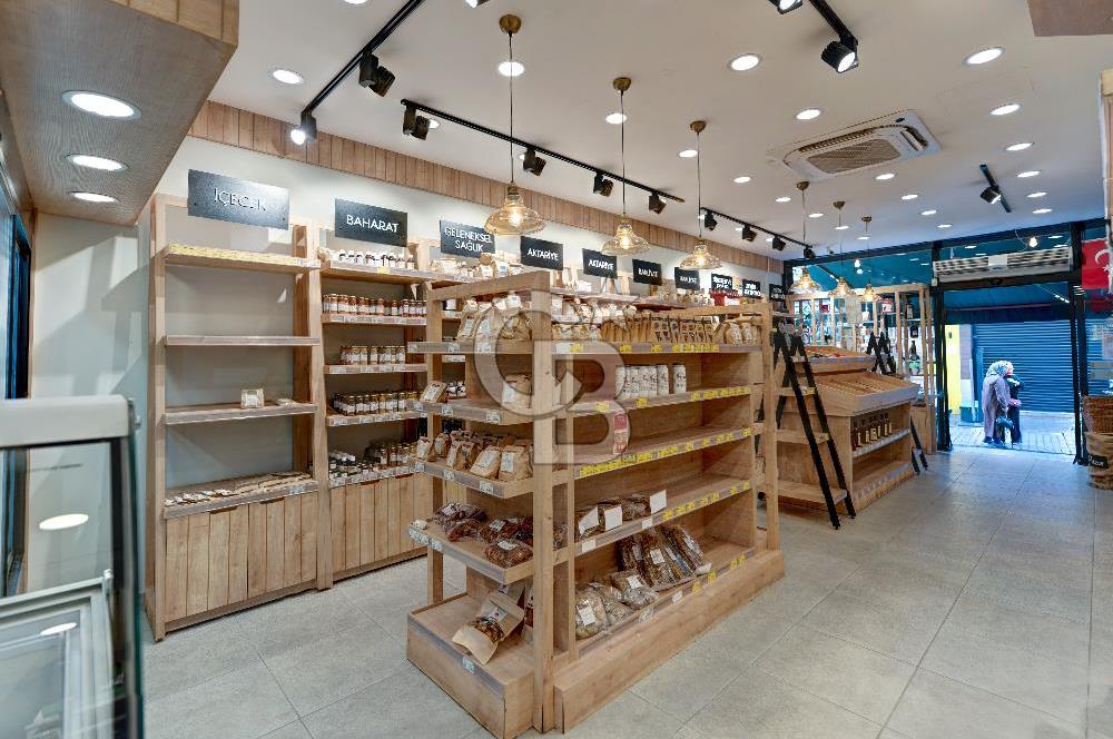 ÜSKÜDAR GASTRONOMİ SOKAĞINDA  5 KATLI TARİHİ SATILIK MÜLK 