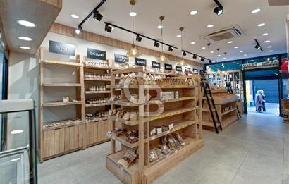 ÜSKÜDAR GASTRONOMİ SOKAĞINDA  5 KATLI TARİHİ SATILIK MÜLK 