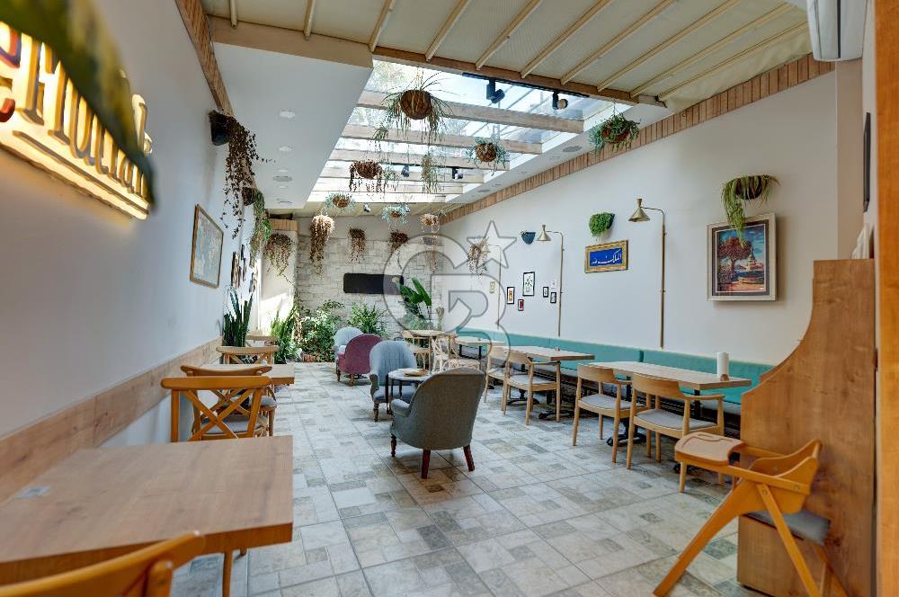 ÜSKÜDAR GASTRONOMİ SOKAĞINDA  5 KATLI TARİHİ SATILIK MÜLK 