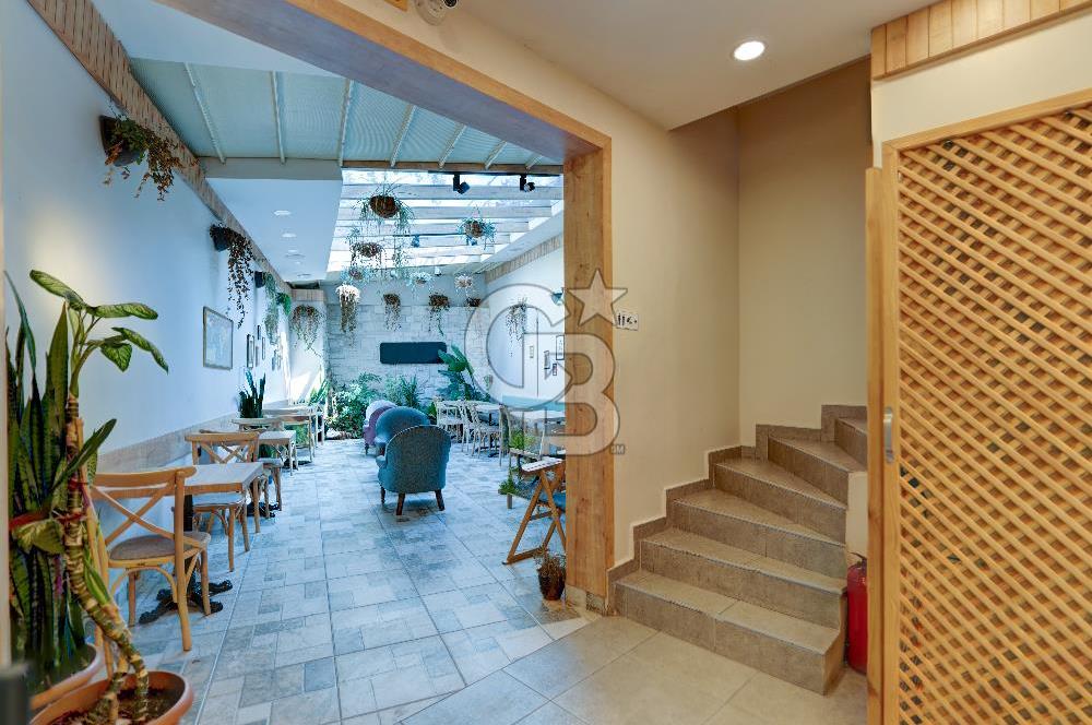 ÜSKÜDAR GASTRONOMİ SOKAĞINDA  5 KATLI TARİHİ SATILIK MÜLK 