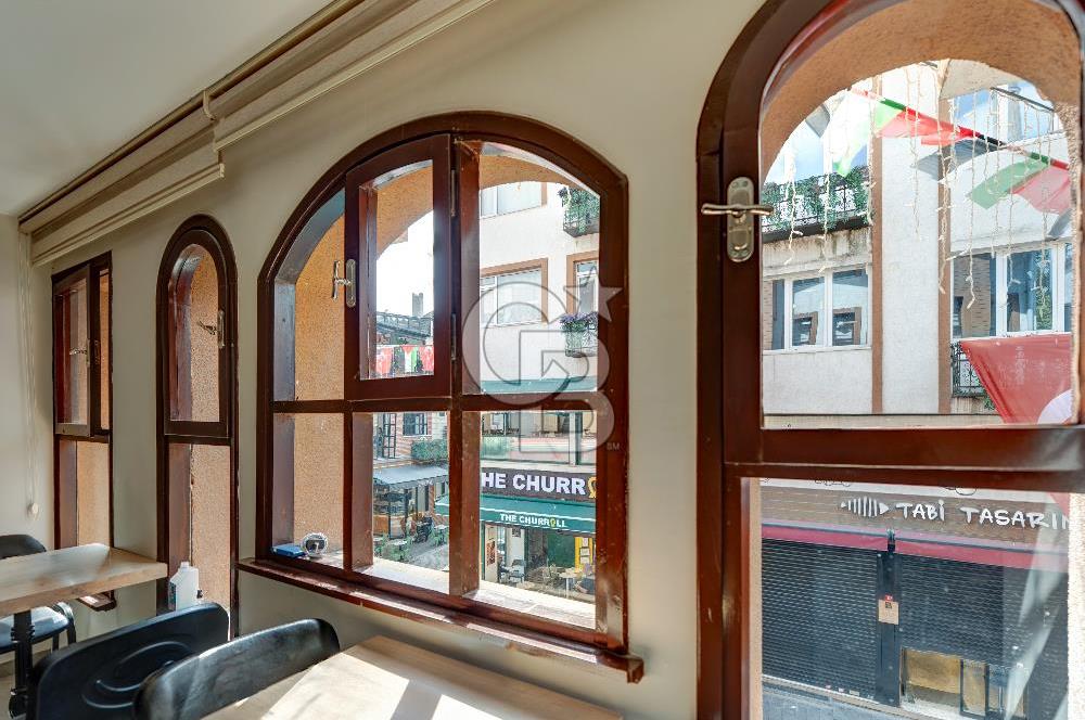 ÜSKÜDAR GASTRONOMİ SOKAĞINDA  5 KATLI TARİHİ SATILIK MÜLK 