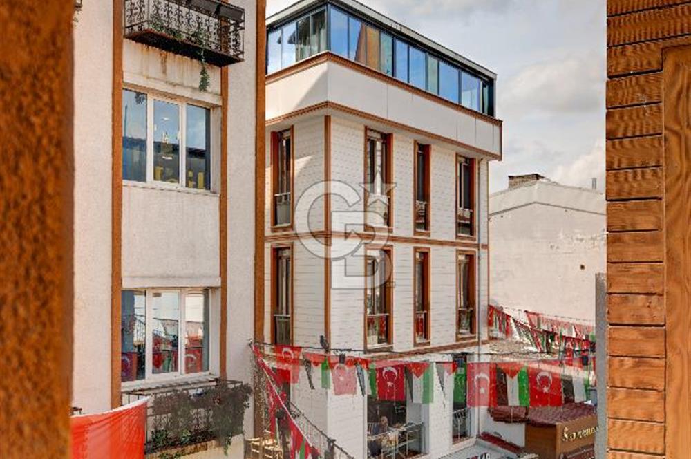 ÜSKÜDAR GASTRONOMİ SOKAĞINDA  5 KATLI TARİHİ SATILIK MÜLK 
