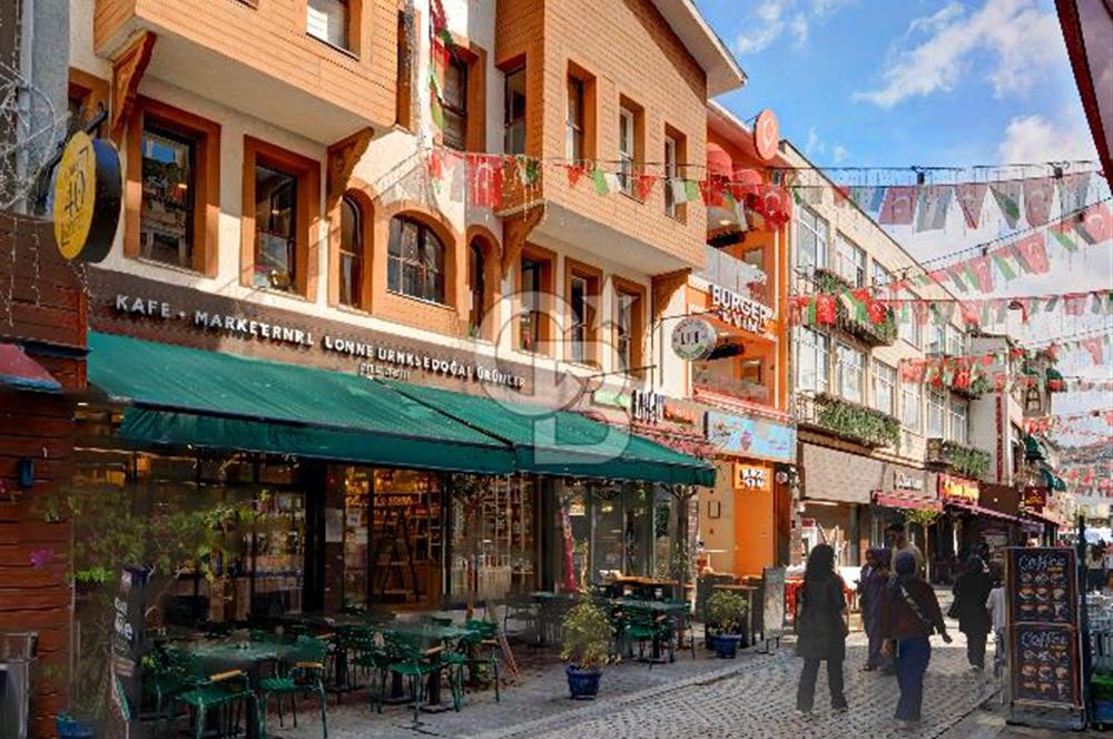 ÜSKÜDAR GASTRONOMİ SOKAĞINDA  5 KATLI TARİHİ SATILIK MÜLK 
