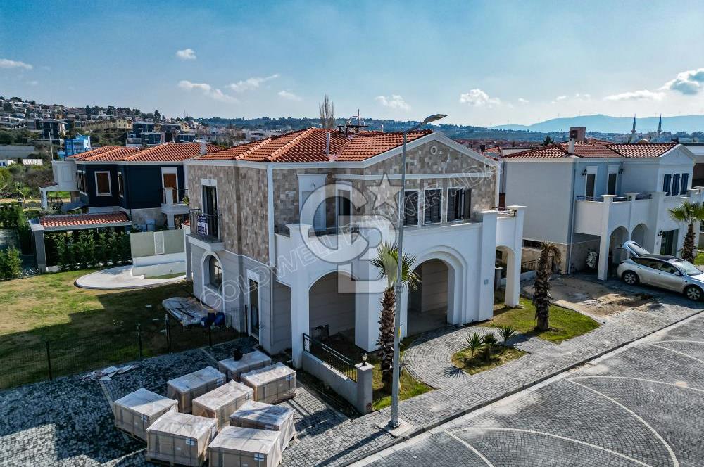 KUŞADASI STORİA DA BAGIMSIZ NATAMAM MÜSTAKİL VİLLA 5+2