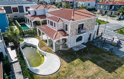 KUŞADASI STORİA DA BAGIMSIZ NATAMAM MÜSTAKİL VİLLA 5+2