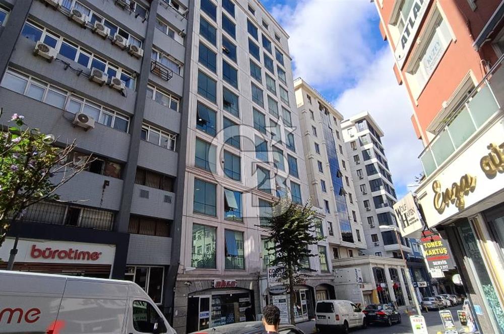 Mecidiyeköyde meydan manzaralı fırsat ofis