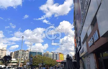 Mecidiyeköyde meydan manzaralı fırsat ofis