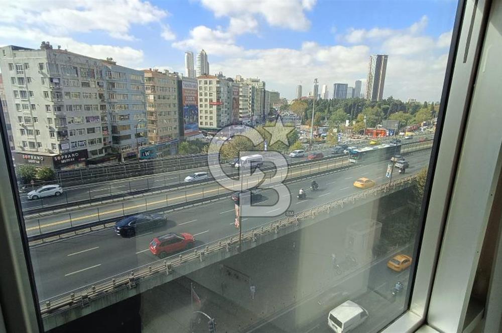Mecidiyeköyde meydan manzaralı fırsat ofis