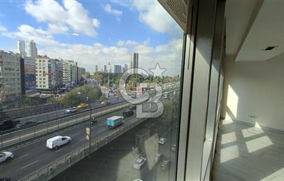 Mecidiyeköyde meydan manzaralı fırsat ofis