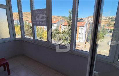 RAHMİ KULA ANADOLU LİSESİ ARKASI MERKEZİ KONUMDA KİRALIK DAİRE