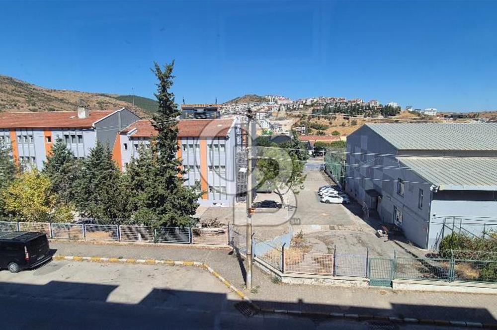 RAHMİ KULA ANADOLU LİSESİ ARKASI MERKEZİ KONUMDA KİRALIK DAİRE