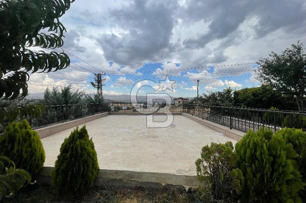 Gölbaşı Karşıyaka’da göl manzaralı satılık muhteşem vill