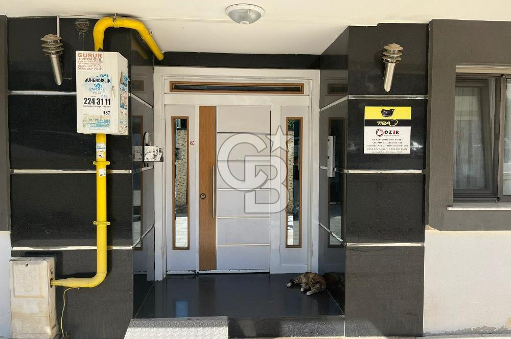 Narlıdere'de Merkezi Konumda Eşyalı Kiralık 2+1 Daire