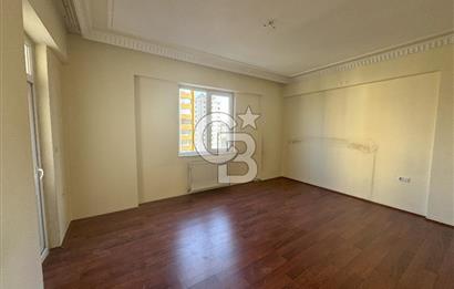 EFEKENT SİTESİNDE GENİŞ AİLELER İÇİN İDEAL 4+1 DAİRE