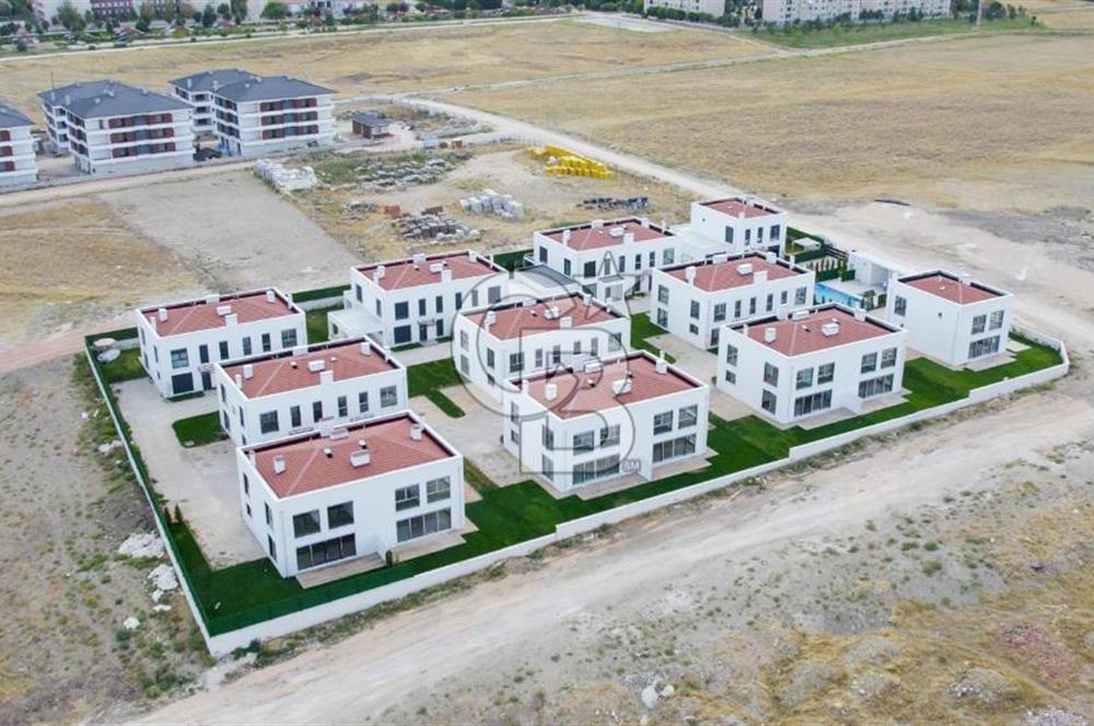 CB CITY' DEN YAŞAMKENTTE SATILIK 4+1 HAVUZLU VİLLA