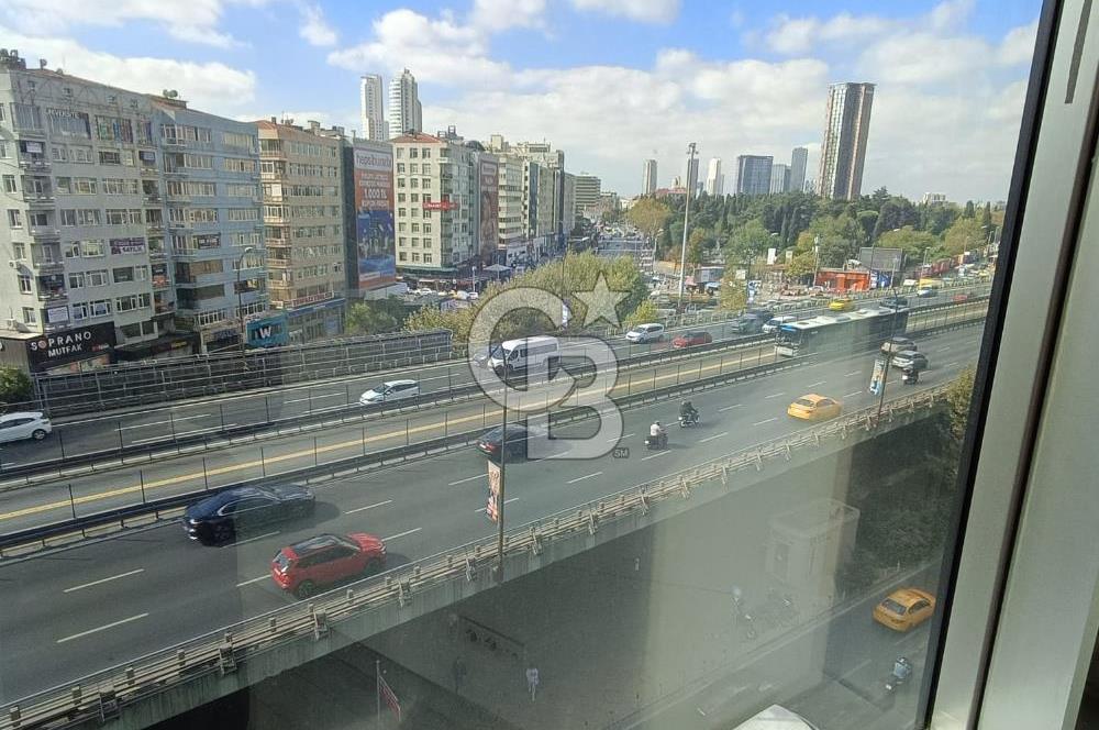 Mecidiyeköy'de prestijli plazada manzaralı ofis