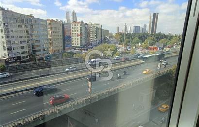 Mecidiyeköy'de prestijli plazada manzaralı ofis