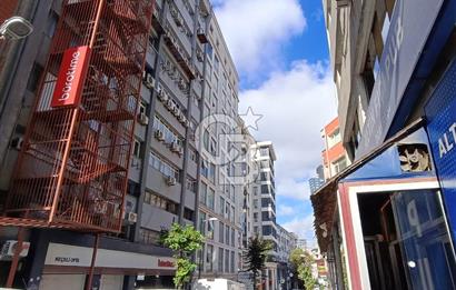 Mecidiyeköy'de prestijli plazada manzaralı ofis