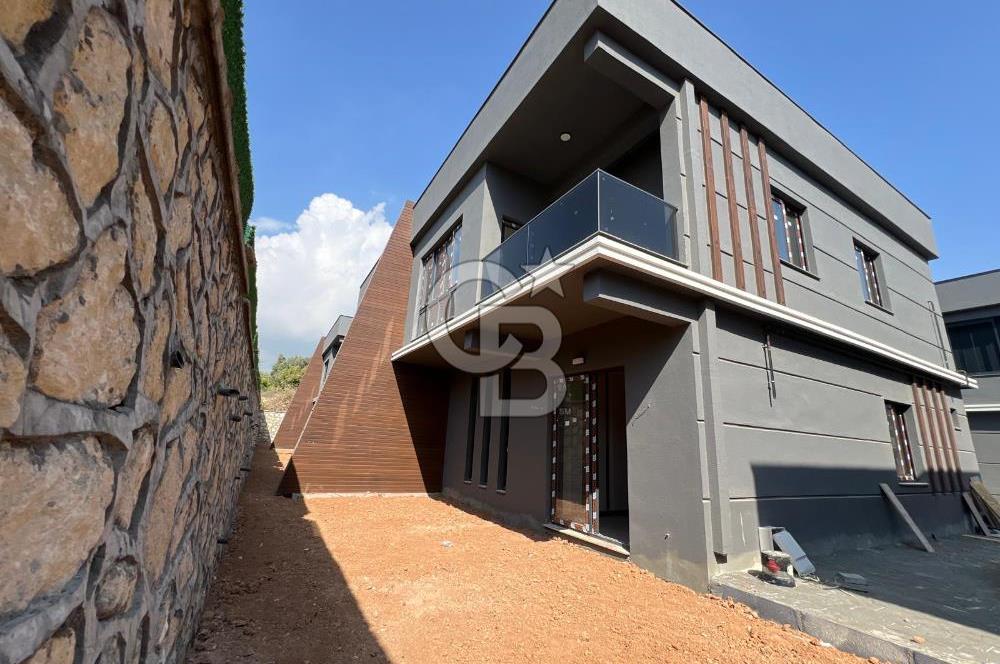 MERSİN ÇANKAYA KUYULUK’TA SATILIK 4+1 BAHÇELİ TRİPLEX VİLLA – GENİŞ TERASLI, OTOPARKLI, LÜKS SİTE İÇİNDE