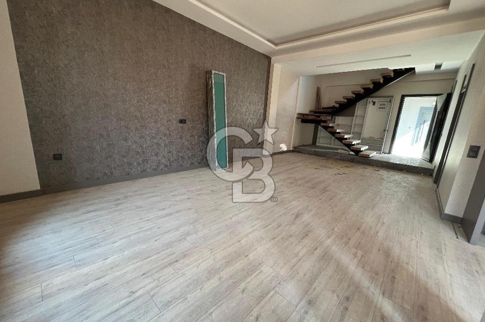 MERSİN ÇANKAYA KUYULUK’TA SATILIK 4+1 BAHÇELİ TRİPLEX VİLLA – GENİŞ TERASLI, OTOPARKLI, LÜKS SİTE İÇİNDE