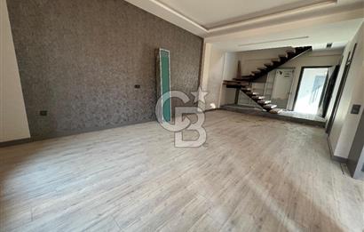 MERSİN ÇANKAYA KUYULUK’TA SATILIK 4+1 BAHÇELİ TRİPLEX VİLLA – GENİŞ TERASLI, OTOPARKLI, LÜKS SİTE İÇİNDE